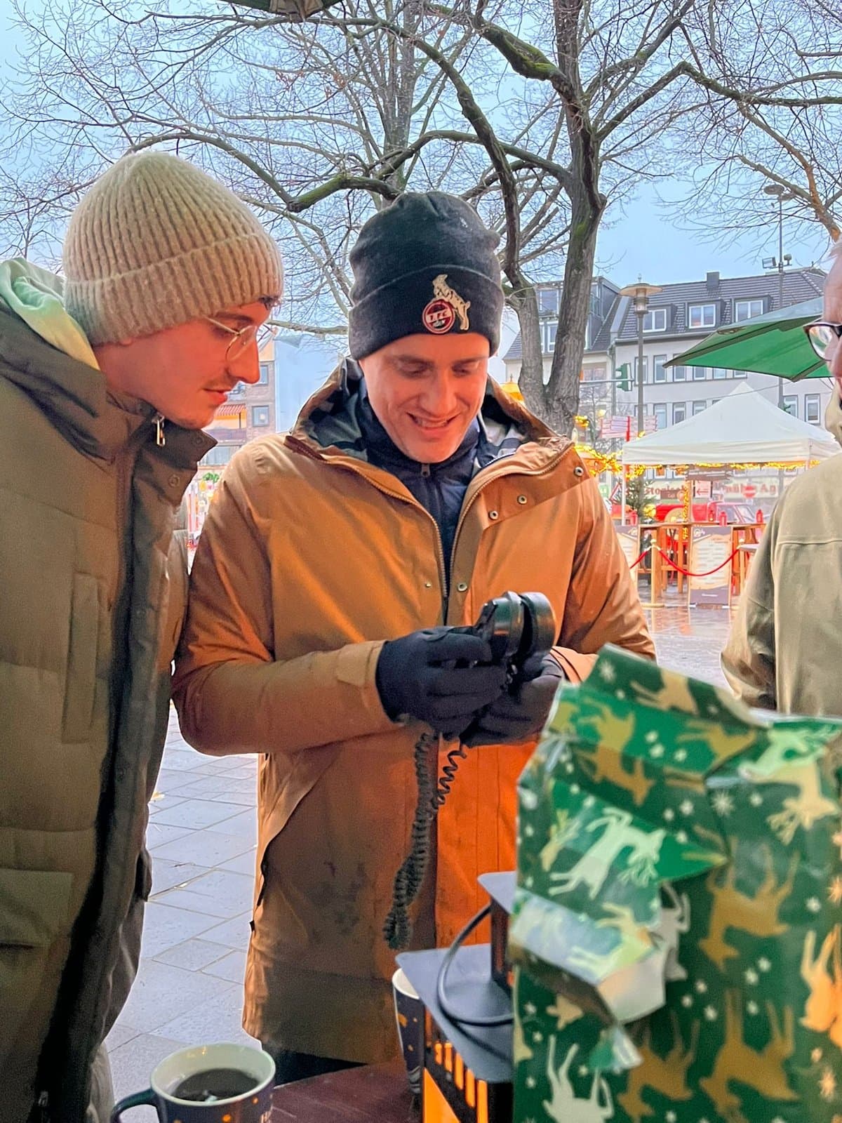 fincrm-Team auf einem Weihnachtsmarkt