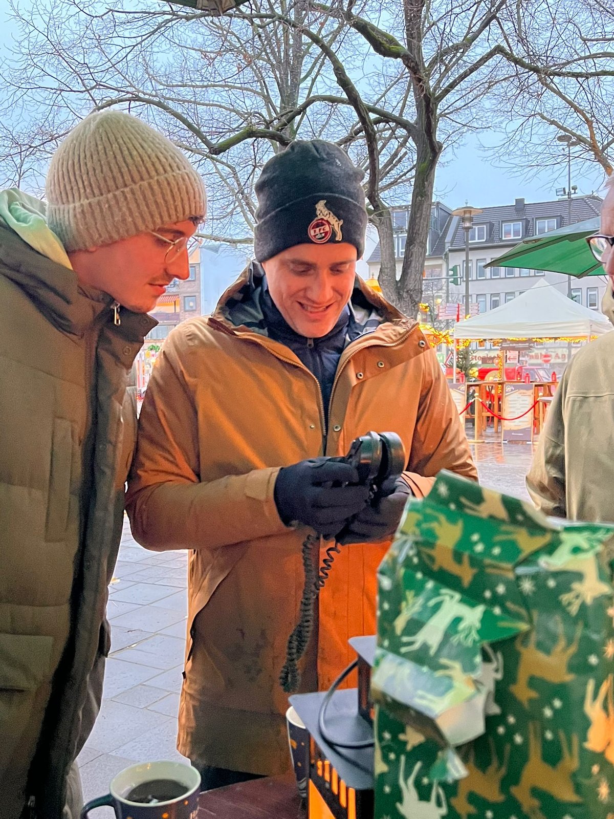 fincrm-Team auf einem Weihnachtsmarkt